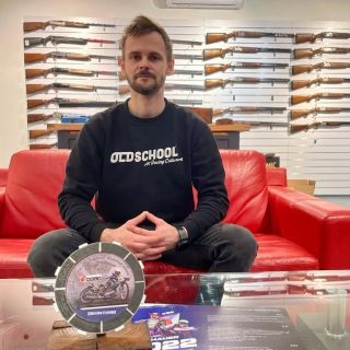 Dnešní návštěva v naší nové prodejně zbraní. Náš kamarád,závodník ploché dráhy @hynek_stichauer